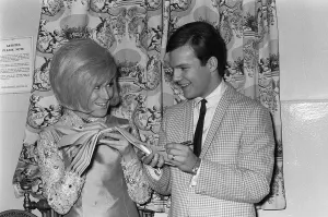 Dusty Springfield with pop singer Bobby Vee March 1964 exchange autographs during