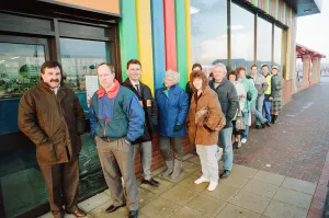 00700 Prints: Early morning queues at Toys R Us at Teesside Shopping Park, Sandown Way