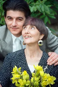00918 Prints: EastEnders stars June Brown (Dot Cotton) and John Altman (Nick Cotton). 23rd March 1990