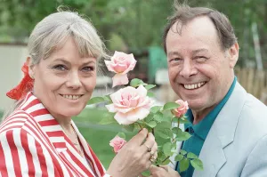 EastEnders stars Wendy Richard and Bill Treacher at the Chelsea Flower Show