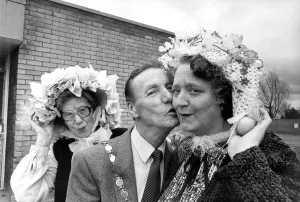 00083 Prints: Easter bonnet contest winner Ellen Taylor gets a kiss from the Mayor of North Tyneside