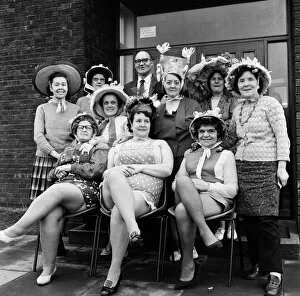 01408 Collection: Easter bonnet parade, Grangetown. 1971