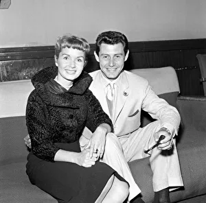 01025 Prints: Eddie Fisher and his wife Debbie Reynolds who arrived over here for Mr Fisher
