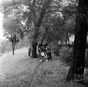 00592 Prints: Edinburgh City Police Pipe Band, Scotland. 24th September 1954