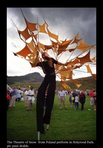 Edinburgh Prints: Edinburgh fringe festival august 1997 theatre of snow from poland perform in holyrood