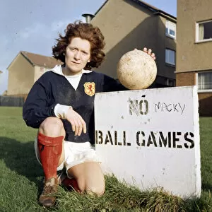 00880 Collection: Edna Neillis, pioneering professional Womens football player