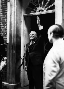 EDWARD HEATH CELEBRATES RETURNING TO NO 10 DOWNING STREET, 19 / 6 / 1970