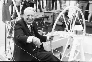 01427 Prints: EDWARD HEATH ON HIS YACHT - NEW MORNING CLOUD 12 / 02 / 1997