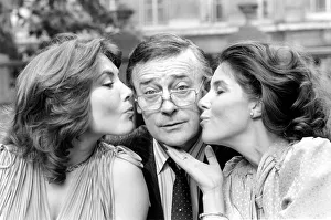 Edward Woodward actor with Hilary Tindall (left) and Amanda Kemp (right