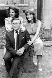 Edward Woodward actor with Hilary Tindall (right) and Amanda Kemp (left