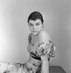 Eileen Cook girlfriend of escaped prisoner Dennis Stafford May 1957 J2808