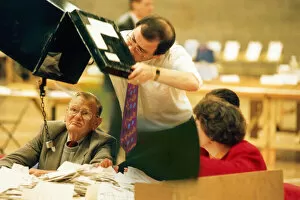 Images Dated 9th April 1992: Election night, 1992 General Election, 9th April 1992. Stretford Sports Centre