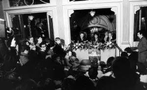 Elizabeth Taylor actress at a press conference at the London Palladium to publicise her