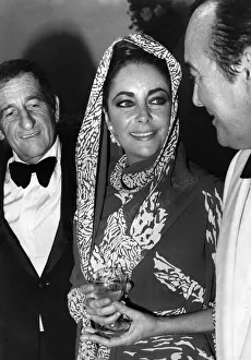 Headscarf Prints: Elizabeth Taylor flew into San Sabastian in her private jet to open the film festival