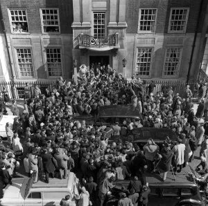 Elizabeth Taylor March 1961 with Husband Eddie Fisher leaving London Clinic