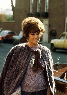 Elizabeth Taylor March 1982 arrives at Victoria Palace Theatre for rehersals for