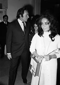 Elizabeth Taylor Oct 1970 and Richard Burton attens Liz