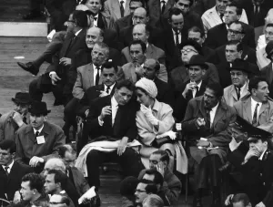 00028 Prints: Elizabeth Taylor and Richard Burton watch the fight between Henry Cooper