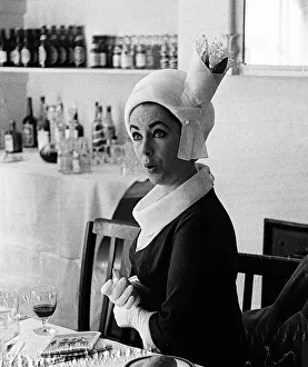 Elizabeth Taylor Sept 1963 and Richard Burton at sandown Park race course