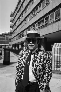 01073 Prints: Elton John arriving at court. Elton is asking for a bigger share of the 20 million his