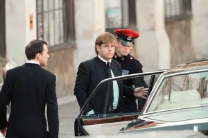 01095 Prints: Elton John arriving at Princess Dianas funeral at Westminster Abbey