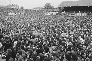 Elton John fans swarm in to Watfords Vicarage Road ground