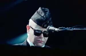01095 Prints: Elton John performing in concert in Paris during his Reg Strikes Back Tour