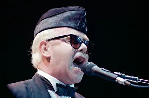 01095 Prints: Elton John performing in concert in Paris during his Reg Strikes Back Tour