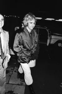 Pianist Prints: Elton John wearing a womans wig, seen arriving at a party to celebrate his London