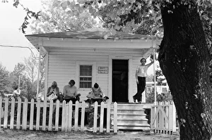00744 Prints: Elvis Presley Fans, visit the birthplace and home of their idol in Tupelo, Lee County