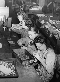01465 Prints: Emily Davies (nearest camera) who was blinded following an air raid in the blitz
