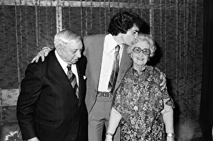 Engelbert Humperdinck with his parents, Mervyn and Olive Dorsey. 12th December 1979