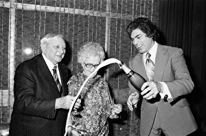 Engelbert Humperdinck with his parents, Mervyn and Olive Dorsey. 12th December 1979