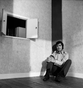 01365 Prints: Engelbert Humperdinck says goodbye to his old flat in Hammersmith, London