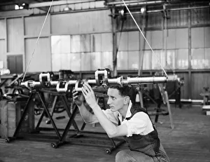 00474 Prints: Engineer examines the prop shaft of the Gipsy Six engine during the construction of
