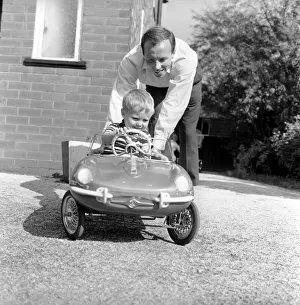 00078 Prints: England Footballer Nobby Stiles seen here relaxing with his family