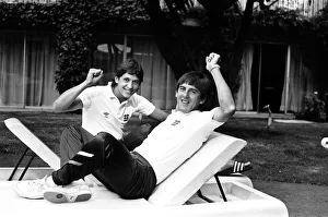 Arms Raised Prints: England footballers Gary Lineker (left) and Peter Beardsley at the team base in Mexico