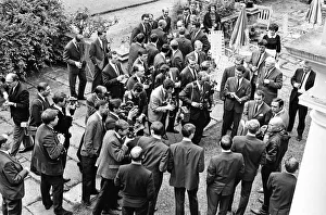00795 Prints: England footballers meeting actors Sean Connery and Yul Brynner during the visit of