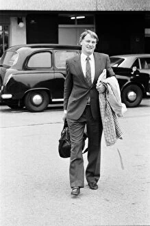 Images Dated 17th October 1985: England manager Bobby Robson all smiles after his team