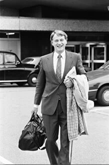 Images Dated 17th October 1985: England manager Bobby Robson all smiles after his team
