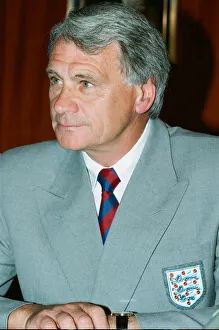 Microphones Prints: England manager Bobby Robson speaking during a press conference prior to the England