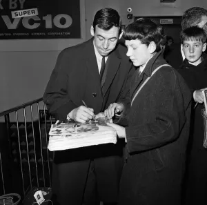 00808 Prints: England team return from Spain following their 0-2 victory over the European Champions