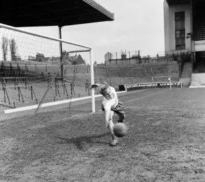 00242 Prints: The England team training at Highbury in preparation for their upcoming international