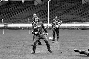 00249 Prints: The England team training at Wembly for their European Championship Qualifier match