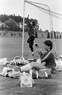 01525 Prints: England Womens Football Team, pictured during training session ahead of their