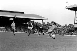 00222 Prints: English Division 1. Arsenal 2 v. Stoke 0. September 1980 LF04-25-054