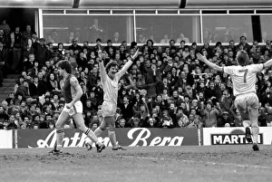 English League Division One match. Aston Villa 0 v Liverpool 3. January 1982 MF05-15-006
