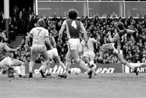 English League Division One match. Aston Villa 0 v Liverpool 3. January 1982 MF05-15-004