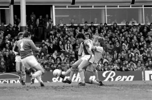 English League Division One match. Aston Villa 0 v Liverpool 3. January 1982 MF05-15-002