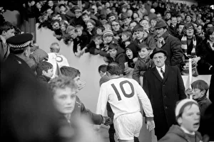 00254 Prints: English League Division One match Burnley 1 v Manchester United 1